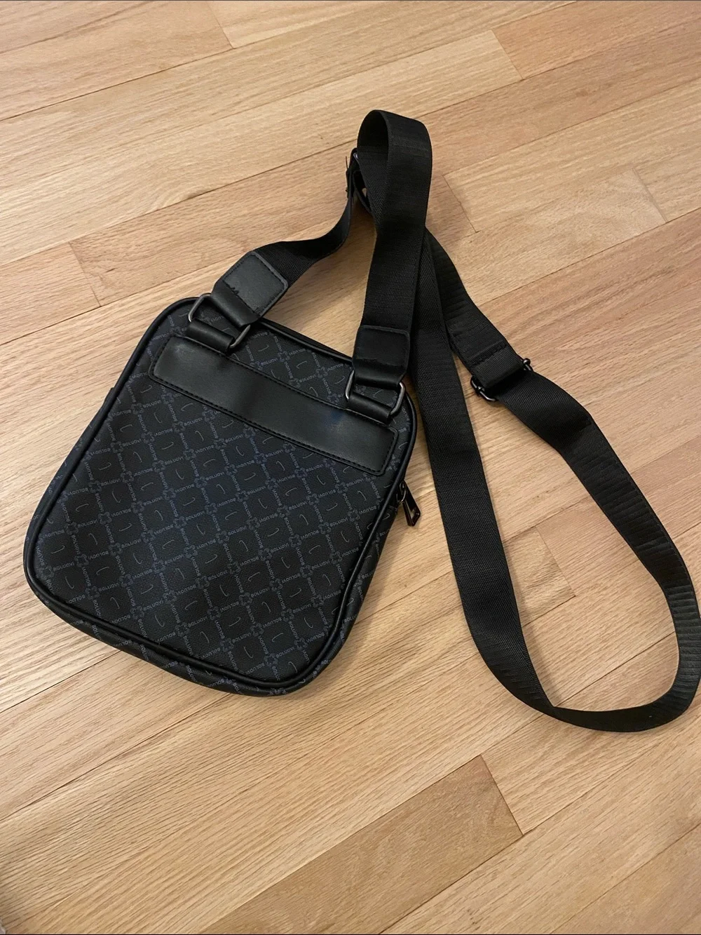 N/A compact black